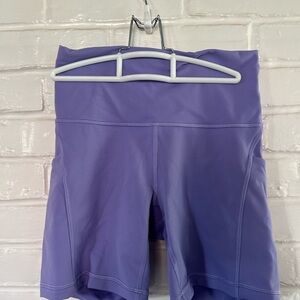 Lululemon Wondertrain bike shorts 6”